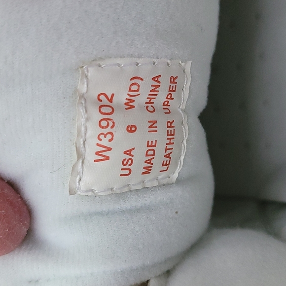 Propet tour walking  strap shoe in white. W3902. NWOT.  SIZE 6W - Picture 7 of 9